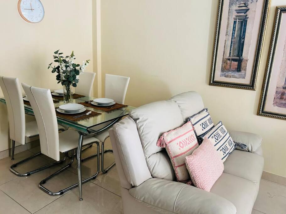Flat On The Paseo Maritamo! Apartman Estepona Kültér fotó