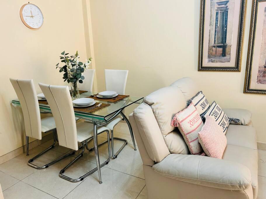 Flat On The Paseo Maritamo! Apartman Estepona Kültér fotó