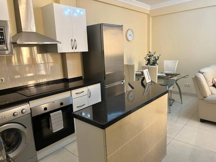 Flat On The Paseo Maritamo! Apartman Estepona Kültér fotó
