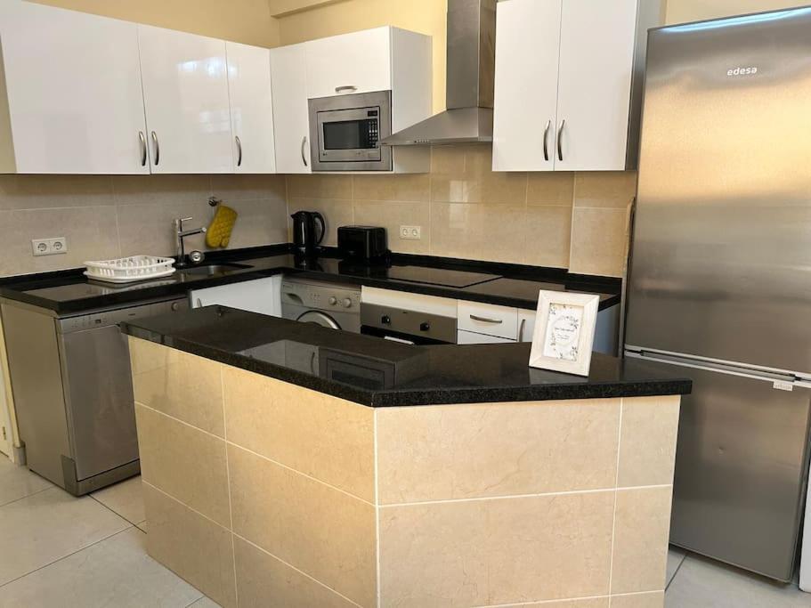 Flat On The Paseo Maritamo! Apartman Estepona Kültér fotó