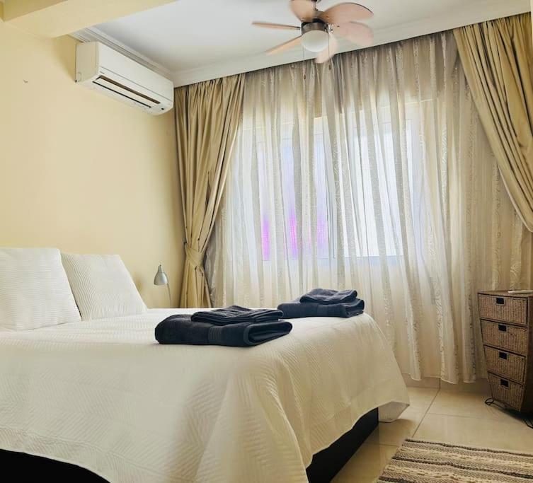 Flat On The Paseo Maritamo! Apartman Estepona Kültér fotó