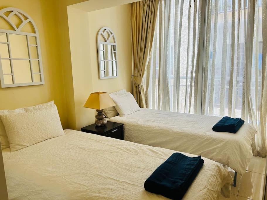 Flat On The Paseo Maritamo! Apartman Estepona Kültér fotó